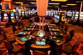 Filipino player accessing 888 apk live casino on a mobile phone